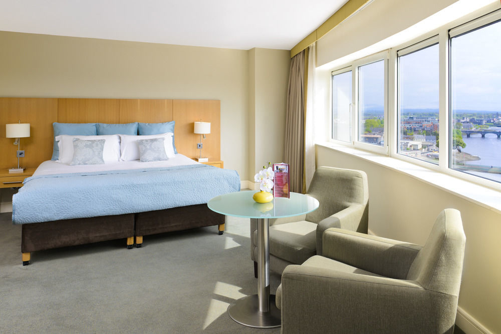 Clayton Hotel Лимерик Экстерьер фото